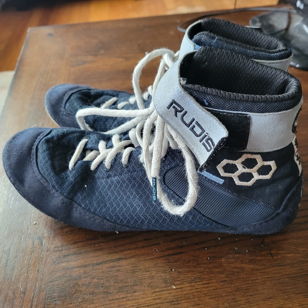 Rudis wrestling shoes, Navy Great Wave Samurai size 10, Used 1 season.